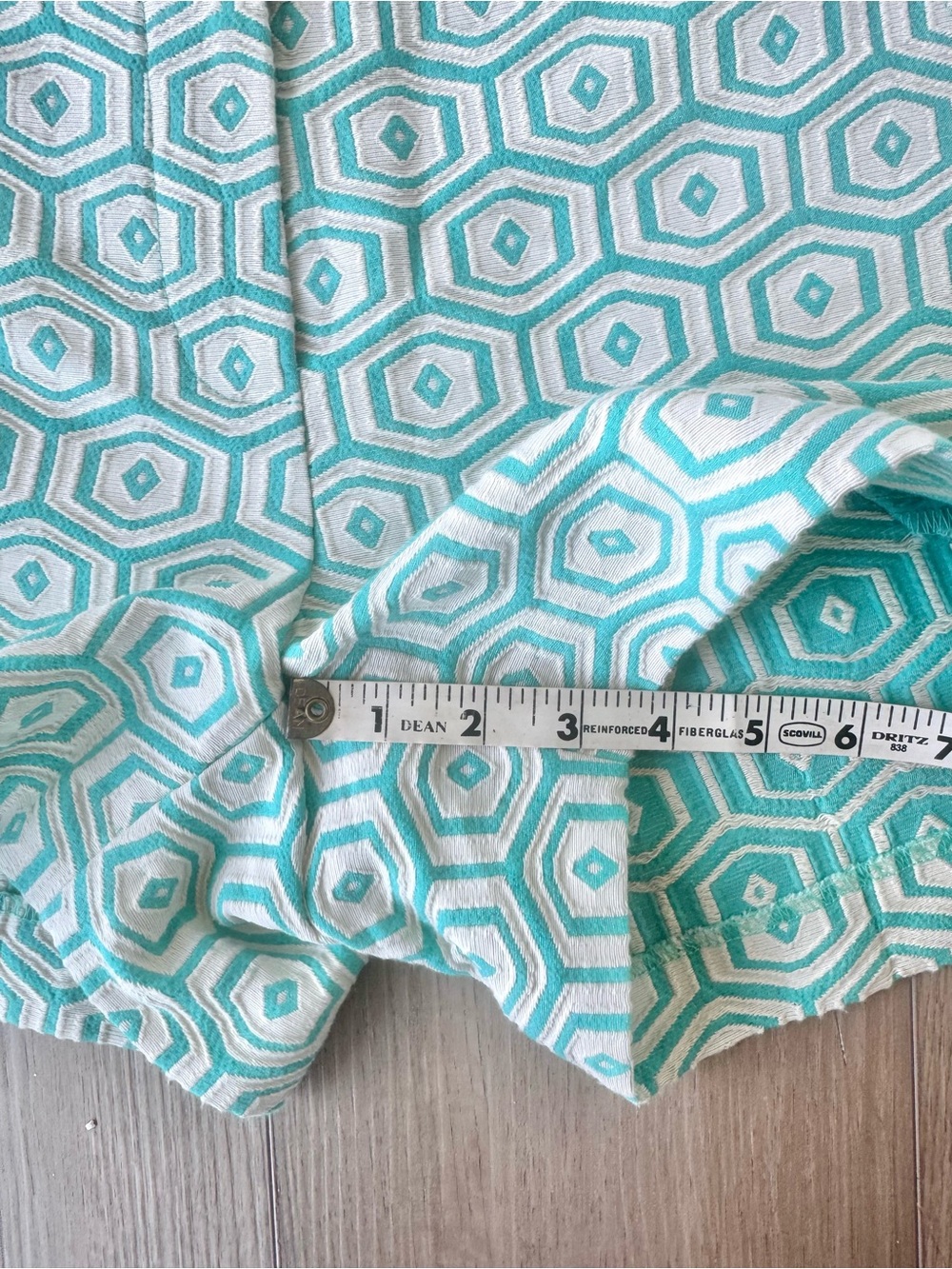 Trina Turk Aqua Geometric Jacquard Tailored Shorts Size 8 EUC Coastal Preppy - Picture 9 of 10